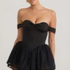 Meredith off-shoulder lagdelt korsett-minikjole i svart