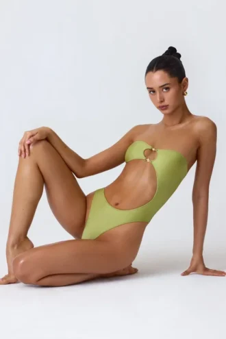 Miami bandeau-badedrakt med utskjæringer og perledekor i pæregul
