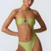 Miami bandeau-badedrakt med utskjæringer og perledekor i pæregul