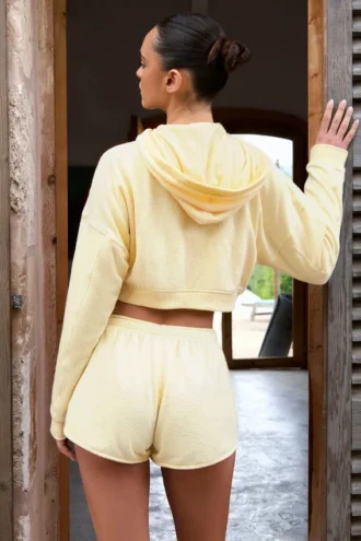Mid-Rise Shorts med knapper i sitron
