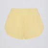 Mid-Rise Shorts med knapper i sitron