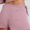 Mini-shorts i ribbestrikket stoff med snøring i mauve