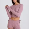 Mini-shorts i ribbestrikket stoff med snøring i mauve