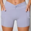 Mini-shorts med vridd midje og lommer i periwinkle