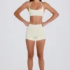 Minishorts med høy midje i krem