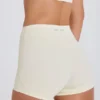 Minishorts med høy midje i krem
