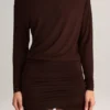 Mira Modal Off-Shoulder Wrap Minikjole i sjokoladebrun