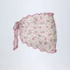 Molinas sarong med snøring i siden i rødt blomstermønster