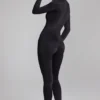 Musa langermet jumpsuit med høy hals i svart