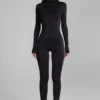 Musa langermet jumpsuit med høy hals i svart