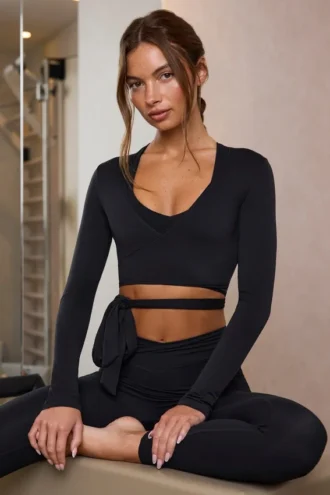 Myk jersey-wrap-crop-top i svart