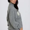 Myk strikket oversized genser i grått