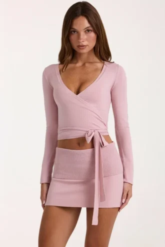 Myk strikket wrap-top i rosa