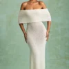 Naia Bouclé off-shoulder maxikjole i hvitt