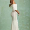 Naia Bouclé off-shoulder maxikjole i hvitt