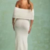 Naia Bouclé off-shoulder maxikjole i hvitt