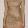 Nevina pyntet asymmetrisk bodycon-minikjole i gull