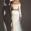 Adele Velvet Off-Shoulder Ruched Crop Top i elfenben
