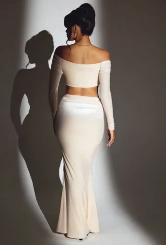 Adele Velvet Off-Shoulder Ruched Crop Top i elfenben
