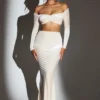 Adele Velvet Off-Shoulder Ruched Crop Top i elfenben