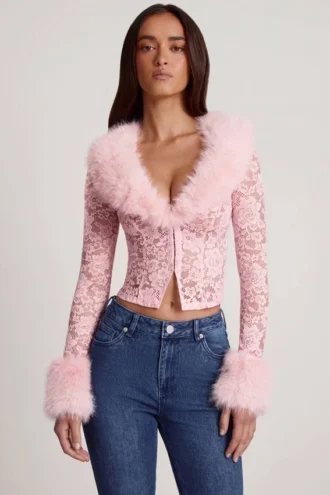 Noemy gjennomsiktig blonder-cardigan med fuskepels-kant i rosa
