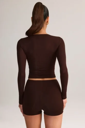 Noor Modal høye bodycon-shorts i sjokoladebrun