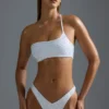 Oh Polly Badetøy: HOTFIX Edition pyntet bandeau-bikinitopp med én skulder i hvitt
