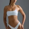 Oh Polly Badetøy: HOTFIX Edition pyntet bandeau-bikinitopp med én skulder i hvitt