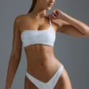 Oh Polly Badetøy: HOTFIX Edition pyntet bandeau-bikinitopp med én skulder i hvitt
