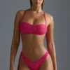 Oh Polly Badetøy: HOTFIX Edition pyntet V-formet bikinitruse med høyt ben i fargen Raspberry Sorbet