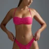 Oh Polly Badetøy: HOTFIX Edition pyntet V-formet bikinitruse med høyt ben i fargen Raspberry Sorbet
