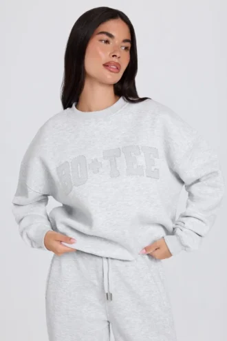 Oversized genser med rund hals i grå melert