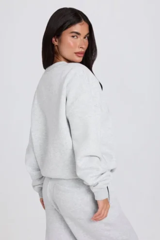 Oversized genser med rund hals i grå melert