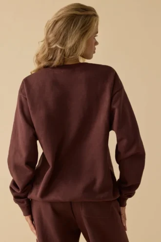 Oversized genser med rund hals i mahogny