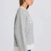 Oversized genser med strikket logo i Ice