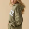 Oversized hettegenser i myk oliven