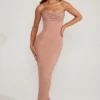 Palermo pyntet bandeau-maxikjole med krage i beige