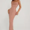 Palermo pyntet bandeau-maxikjole med krage i beige