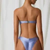Bandeau-bikinitopp med ferskvannsperledetaljer i lavendel-lilla