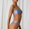 Bandeau-bikinitopp med ferskvannsperledetaljer i lavendel-lilla