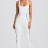 Petite Soft Active jumpsuit med åpen rygg i hvitt