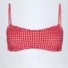 Portbou bandeau-bikinitopp med volanger i rød gingham