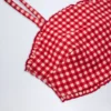 Portbou bandeau-bikinitopp med volanger i rød gingham