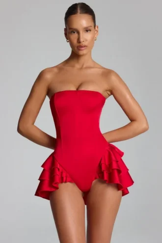 Priaska Playsuit med snøring og volanger i ildrød