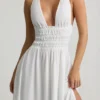 Pryana Plunge Cross-Back Maxi-kjole i hvitt