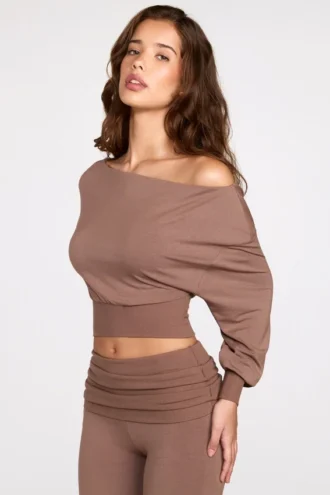 Quinn Modal off-shoulder langermet topp i mokka