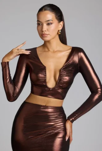 Rana crop-top i metallisk jersey med dyp utringning i kobberbronse