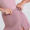 Ribbestrikket skort med snøring i mauve