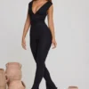Romana jumpsuit med dyp utringning og rynket midje i svart