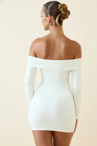 Rosanna off-shoulder minikjole med rynker i vanilje